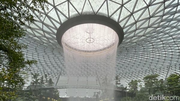 Intip Megah dan Menakjubkannya Bandara Changi