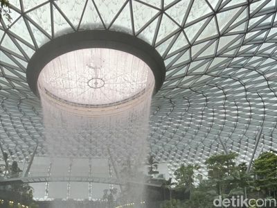 Intip Megah dan Menakjubkannya Bandara Changi
