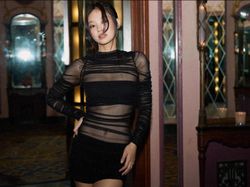 8 Gaya Eksis Jennie BLACKPINK di Pesta Ultah The Weeknd Bareng Geng Bule