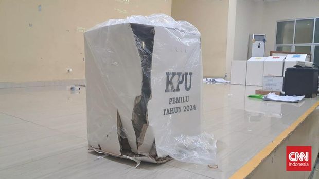 Kerja Berat KPPS, Pengawal Demokrasi Rakyat yang Sesungguhnya Kerja Berat KPPS, Pengawal Demokrasi Rakyat yang Sesungguhnya