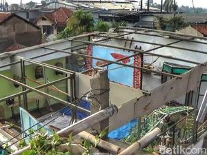 Yati Dengar Suara Gemuruh Keras Sebelum Tornado Datang Menerjang Yati Dengar Suara Gemuruh Keras Sebelum Tornado Datang Menerjang