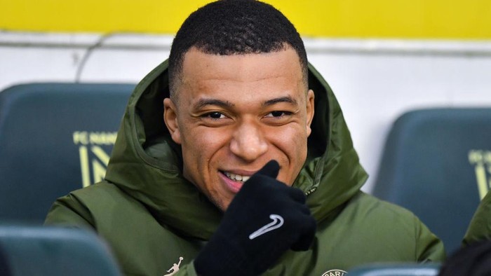 Kylian Mbappe NANTES, FRANCE - FEBRUARY 17: Kylian Mbappe of PSG reacts prior to the Ligue 1 Uber Eats match between FC Nantes and Paris Saint-Germain at Stade de la Beaujoire on February 17, 2024 in Nantes, France. (Photo by Franco Arland/Getty Images)
