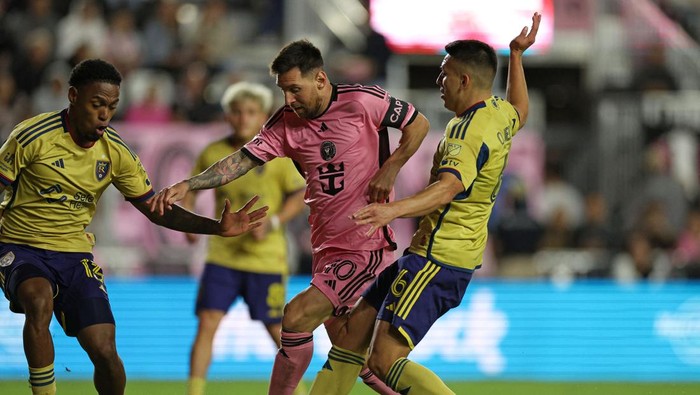 Feb 21, 2024; Fort Lauderdale, Florida, USA; Inter Miami CF forward Lionel Messi (10) kicks the ball against Real Salt Lake midfielder Braian Ojeda (6) during the first half at Chase Stadium. Mandatory Credit: Nathan Ray Seebeck-USA TODAY Sports