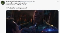 Fans tim lawan kini berbalik menggunakan pray for Porto untuk mengolok-olok Arsenal. Seperti kata meme ini yang meminta suporter Arsenal berhati-hati dalam memilih kata! (Foto: Twitter)
