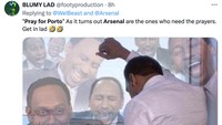 Kalau kata meme ini, yang semestinya didoakan itu Arsenal gara-gara kalah. Iya juga sih... (Foto: Twitter)