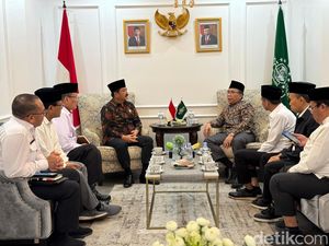 Hari Pertama Jadi Menko Polhukam, Hadi Tjahjanto Sowan Ke PBNU Hari Pertama Jadi Menko Polhukam, Hadi Tjahjanto Sowan Ke PBNU