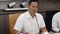 Kompak Berkemeja Putih, Intip Gaya Menteri AHY Pimpin Rapat Perdana
