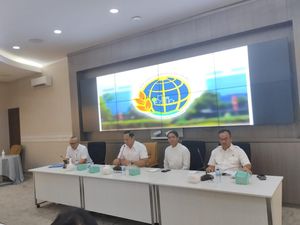 Hari Pertama Kerja, AHY Beri Arahan Sebelum Terbang ke Manado