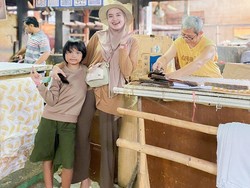 Kolaborasi Devi dan Anak Autistik Raup Puluhan Juta Rupiah Lewat Tas Dumpling