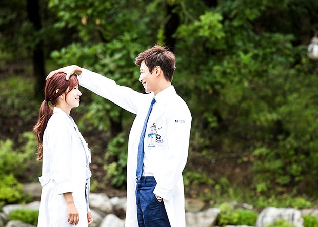 Park Shin Hye dan Kim Rae Won di drama Doctors /Foto: sbs.co.kr sinhye