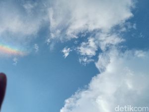 Unik! Sepotong Pelangi Muncul di Langit Klaten Saat Cuaca Cerah