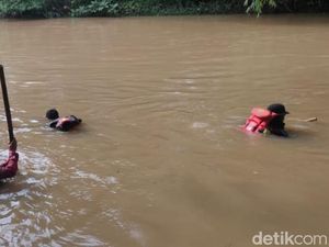 Bocah Hanyut Saat Ditinggal Ambil Bansos di Pekalongan, 1 Tewas-1 Hilang Bocah Hanyut Saat Ditinggal Ambil Bansos di Pekalongan, 1 Tewas-1 Hilang