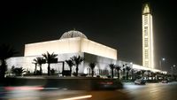 Kemegahan Masjid Terbesar ke-3 di Dunia yang Miliki Menara 37 Lantai