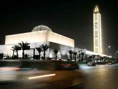 Kemegahan Masjid Terbesar ke-3 di Dunia yang Miliki Menara 37 Lantai