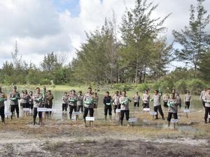 Polda Babel Tanam Ribuan Pohon di Lokasi Bekas Tambang Timah Ilegal