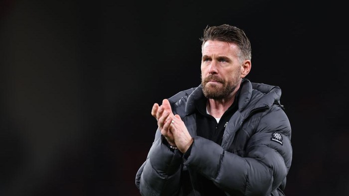 LIVERPOOL, ENGLAND - FEBRUARY 21: Rob Edwards the head coach / manager of Luton Town applauds the fans at full time during the Premier League match between Liverpool FC and Luton Town at Anfield on February 21, 2024 in Liverpool, England. (Photo by Robbie Jay Barratt - AMA/Getty Images)
