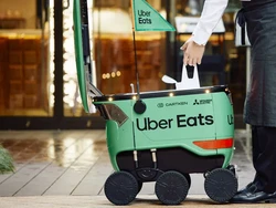 Canggih Banget, Jepang Layani Pesan Antar dengan Robot