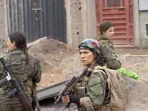 Sinopsis Film Sisters in Arms, Aksi Heroik Para Perempuan Membalas Dendam Sinopsis Film Sisters in Arms, Aksi Heroik Para Perempuan Membalas Dendam