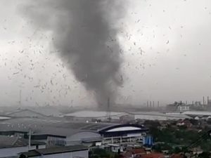 Sendu Bandung Dikoyak Tornado Rancaekek Sendu Bandung Dikoyak Tornado Rancaekek