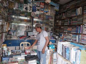 Cerita Joko Widodo, Bertahan Hidup dengan Berjualan Buku di Cirebon