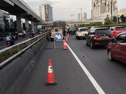 Truk Pecah Ban di Tol Dalam Kota Arah Semanggi, Pengendara Diimbau Hati-hati