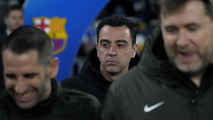 Barcelonas head coach Xavi Hernandez arrives for the Champions League, round of 16, first leg soccer match between SSC Napoli and FC Barcelona at the Diego Maradona stadium in Naples, Italy, Wednesday, Feb. 21, 2024. (AP Photo/Gregorio Borgia)
