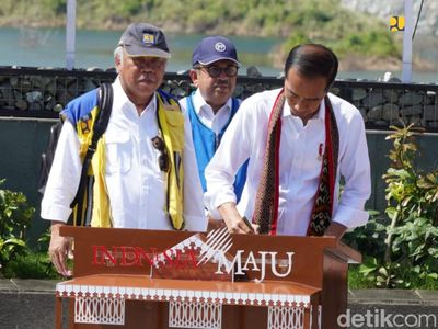 Lucunya Pak Bas, Ngawal Jokowi Sambil Gendong Tas Sendiri