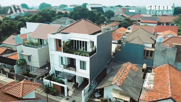Beda Banget, Ini 7 Penampakan Rumah Abdel dan Temon