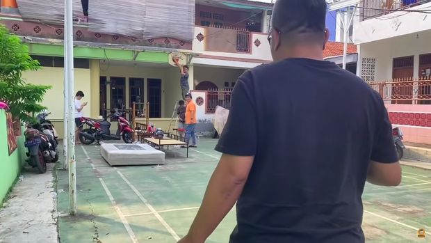 Beda Banget, Ini 7 Penampakan Rumah Abdel dan Temon
