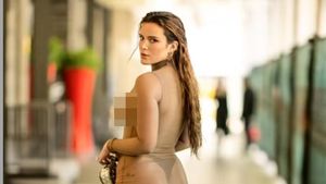 Foto: Penampilan Bella Thorne Pakai Naked Dress di Milan Fashion Week
