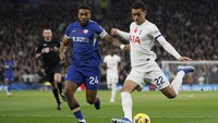 3. Tottenham Hotspur. 13 kali kena tiang dan mistar gawang di Premier League 2023/2024 sejauh ini. Brennan Johson dan Pedro Porro masing-masing 2 kali melakukannya. Foto: AP/David Cliff