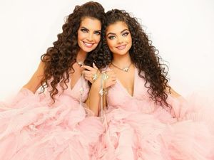 Potret Wanita yang Kembar dengan Ibunya, Mengaku Jadi Sulit Punya Pacar