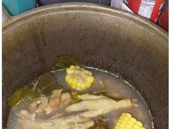 Netizen Ini Curhat Masakan Sang Ibu, Bikin Sayur Asem Pakai Ceker Ayam