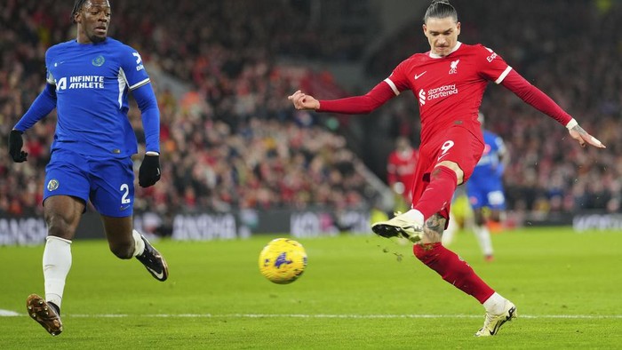 Darwin Nunez Liverpool's Darwin Nunez makes an attempt to score during the English Premier League soccer match between Liverpool and Chelsea, at Anfield Stadium, Liverpool, England, Wednesday, Jan.31, 2024. (AP Photo/Jon Super)