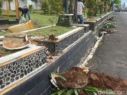 Demo Pilkades di Banjarnegara Ricuh, Gerbang Rumdin Bupati-Pot Rusak