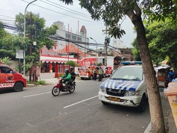 Polisi Siaga Jelang Aksi Demo di Kantor PDIP Surabaya