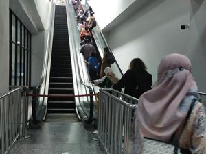 Penampakan Eskalator Stasiun Manggarai yang Masih Tak Berfungsi Hari Ini Penampakan Eskalator Stasiun Manggarai yang Masih Tak Berfungsi Hari Ini