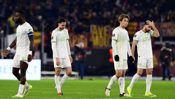 ROME - (l-r) Lutsharel Geertruida of Feyenoord, Ramiz Zerrouki of Feyenoord, Ayase Ueda of Feyenoord, Alireza Jahanbaksh of Feyenoord disappointment after the lost penalty shootout after the UEFA Europa League play-off match between AS Roma and Feyenoord in Stadio Olimpico on February 22, 2024 in Rome, Italy. ANP OLAF KRAAK (Photo by ANP via Getty Images)