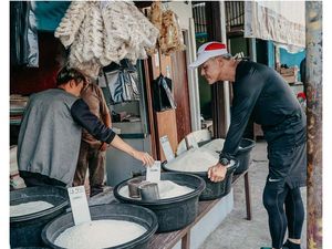 Cek Harga Beras, Ganjar Tanya ke Netizen: Di Tempatmu Berapa?