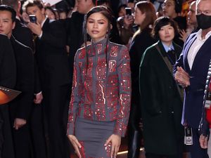 Zendaya Memesona Lagi Pakai Gaun Vintage di Premier Dune 2, Banjir Pujian Zendaya Memesona Lagi Pakai Gaun Vintage di Premier Dune 2, Banjir Pujian