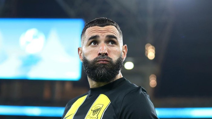 JEDDAH, SAUDI ARABIA - FEBRUARY 22: Karim Benzema of Al Ittihad looks on prior to the AFC Champions League Round of 16 2nd Leg match between Al Ittihad and Navbahor at Prince Abdullah Al Faisal Stadium on February 22, 2024 in Jeddah, Saudi Arabia. (Photo by Getty Images/Getty Images)