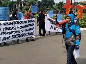 Koalisi Pemuda Jaga Pancasila Gelar Aksi Protes Acara Metamorfoshow di TMII