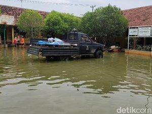 Melihat Lokasi TPS Coblosan Susulan di Demak yang Masih Terendam Banjir Melihat Lokasi TPS Coblosan Susulan di Demak yang Masih Terendam Banjir