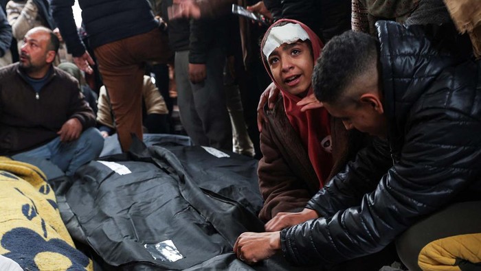 Korban Tewas Akibat Serangan Israel ke Gaza Terus Bertambah Israel terus melancarkan serangan ke Gaza, Palestina. Korban tewas pun terus meningkat respon serangan tersebut.