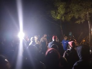 2 Kelompok Pendukung Partai di Lanny Jaya Bentrok Saat Pleno, 9 Orang Luka 2 Kelompok Pendukung Partai di Lanny Jaya Bentrok Saat Pleno, 9 Orang Luka