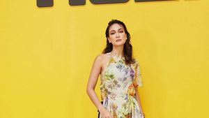 7 Gaya Playful Luna Maya di Milan Fashion Week, Pakai Mini Dress dan Boots