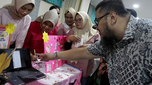 Mahasiswa Ini Bikin Buku Antologi Diganjar Rekor Muri