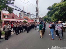 Usai Didemo Massa Geruduk Soal Hak Angket, PDIP Surabaya: Salah Alamat!