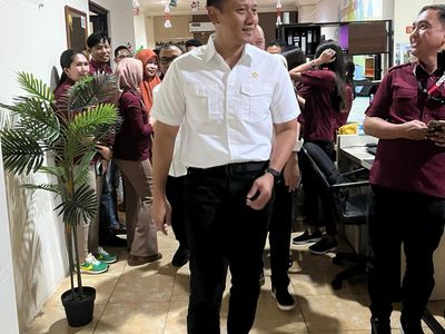 Jadi Menteri Jokowi, Begini Gaya AHY Blusukan ke Kantor Pertanahan