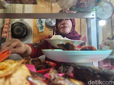 Pedagang Warung Nasi Terdampak Kenaikan Harga Beras